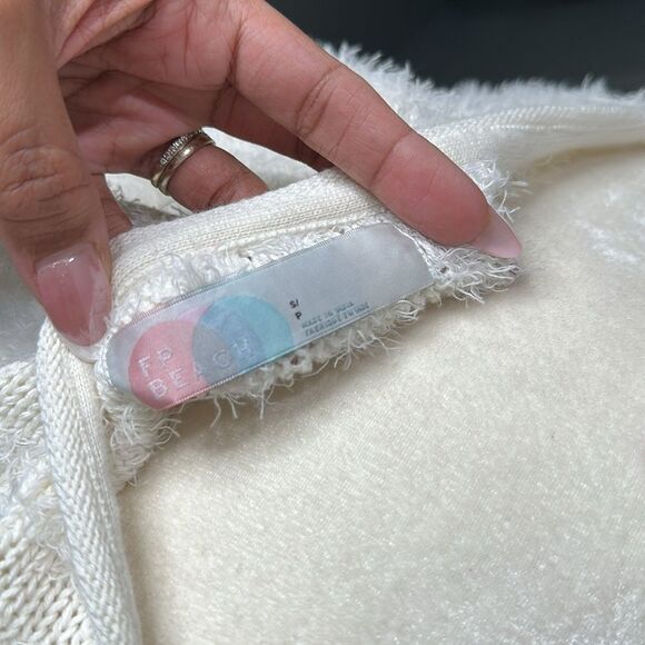 Free people beach fuzzy cropped top size small - Picture 5 of 5